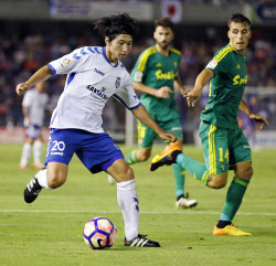 柴崎 決勝進出決める得点 サッカーのスペイン2部プレーオフ 日本経済新聞 柴崎 決勝進出決める得点 サッカーのスペイン2部プレーオフ 日本経済新聞