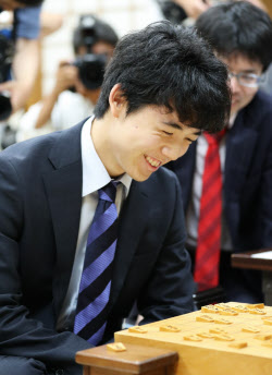 喜びに浸っていられない 将棋の藤井四段が28連勝 日本経済新聞