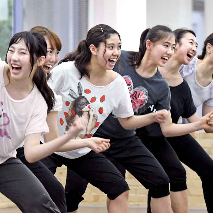 舞台の夢 宝塚仕込み 梅花女子大 キャンパス新景 日本経済新聞 舞台の夢 宝塚仕込み 梅花女子大 キャンパス新景 日本経済新聞