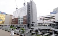 JRや東武線、京成線が集まる船橋駅周辺は西武や東武など大型店が多く駅ビルも建設中