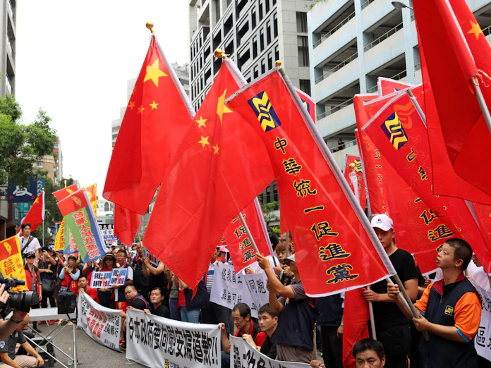 中台統一派 台湾で反日デモ 終戦の日 日本経済新聞