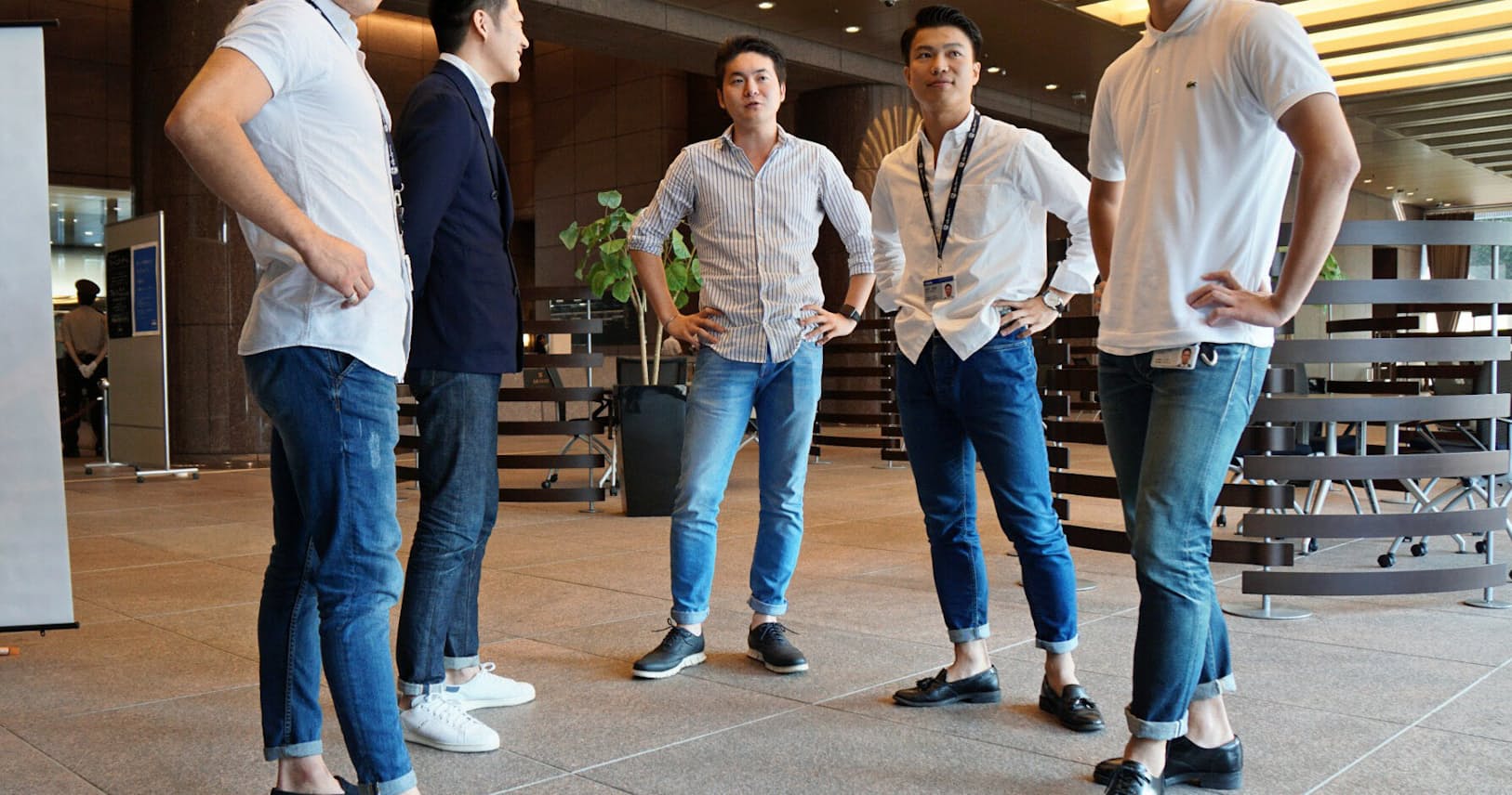 素足に見えるソックスも くるぶし男子 増殖中 クールビズ 着崩すおしゃれ Nikkei Style 素足に見えるソックスも くるぶし男子 増殖中 クールビズ 着崩すおしゃれ Nikkei Style