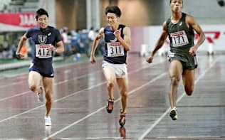 日本選手権で多田(中)はサニブラウン(右)に次ぐ2位に。左は桐生=共同