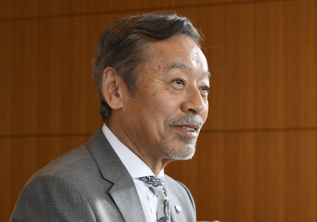 スーツにノータイ 世界ではあまり見かけませんね Nikkei Style スーツにノータイ 世界ではあまり見かけませんね Nikkei Style