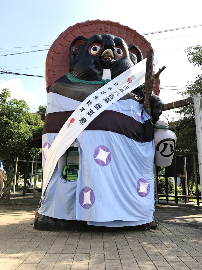 タヌキだけと違うで 土と炎織りなす信楽焼 1 日本経済新聞 タヌキだけと違うで 土と炎織りなす信楽焼 1 日本経済新聞