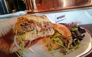米インポッシブル・フーズが開発した人工肉を使用したハンバーガー