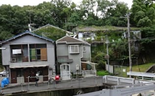 所有者不明物件が原因で土地の境界を確定できない（右奥の建物、神戸市長田区）