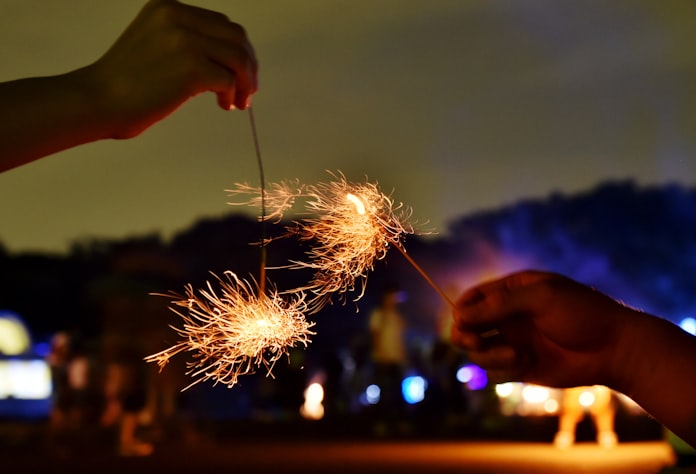 もっと関西 西の線香花火 東と違う風情 とことんサーチ 日本経済新聞 もっと関西 西の線香花火 東と違う風情 とことんサーチ 日本経済新聞