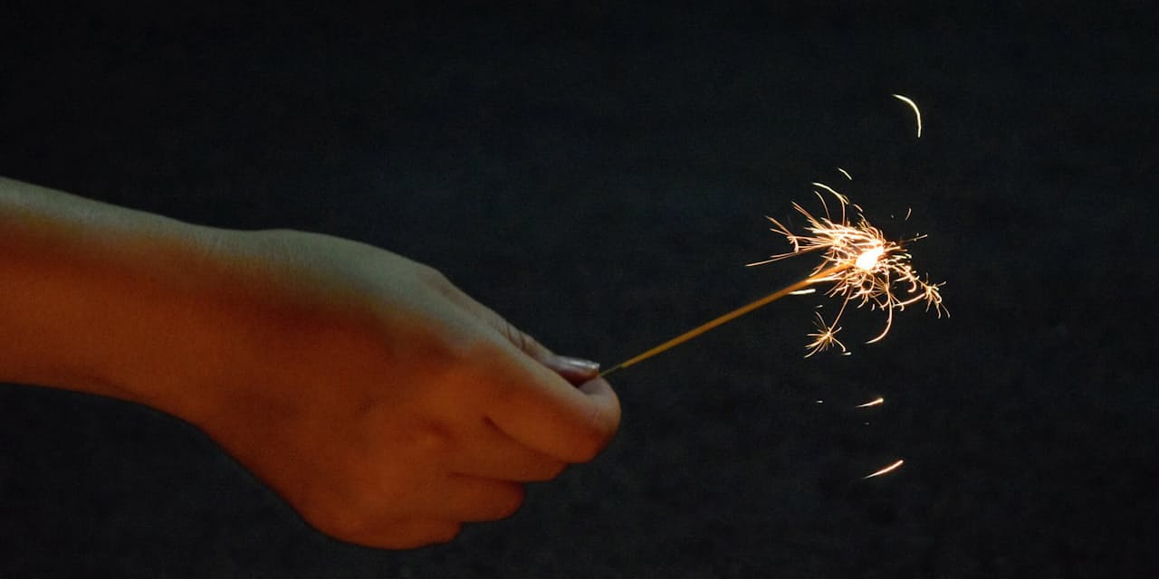 線香花火が10秒長持ち 紙をねじり 着火角度は45度 Nikkei Style 線香花火が10秒長持ち 紙をねじり 着火角度は45度 Nikkei Style