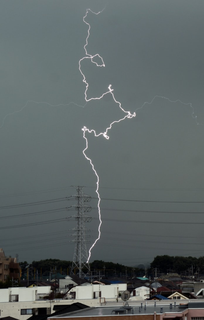 関東地方 各地で雷雨 落雷で7人搬送 日本経済新聞 関東地方 各地で雷雨 落雷で7人搬送 日本経済新聞