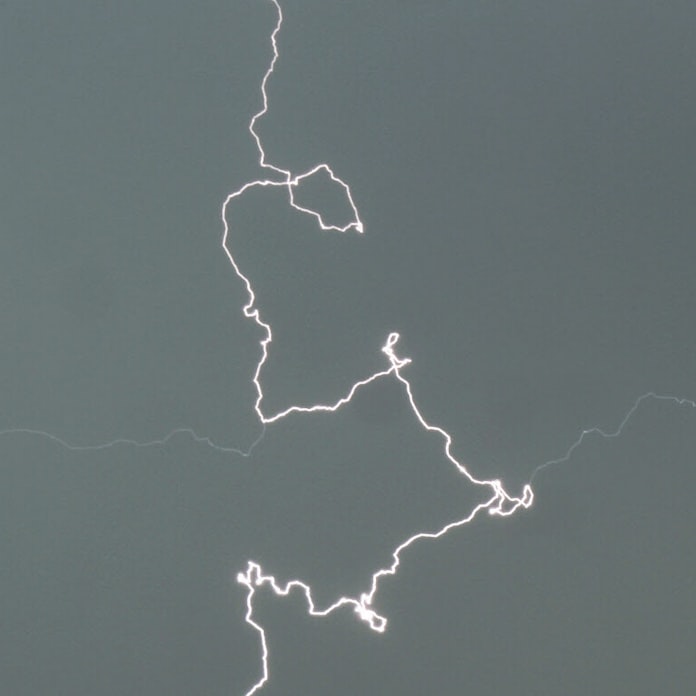 関東地方 各地で雷雨 落雷で7人搬送 日本経済新聞 関東地方 各地で雷雨 落雷で7人搬送 日本経済新聞