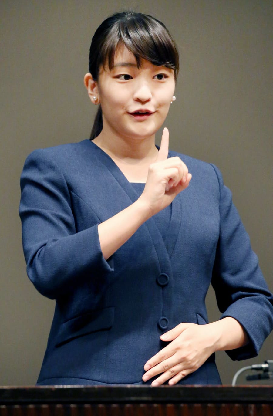 眞子さま 笑顔の25年 日本経済新聞