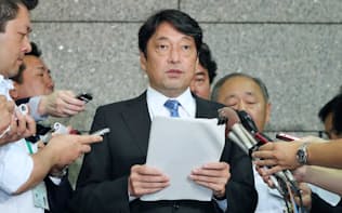 北朝鮮のミサイル発射を受け、発言する小野寺防衛相(29日午前、防衛省)