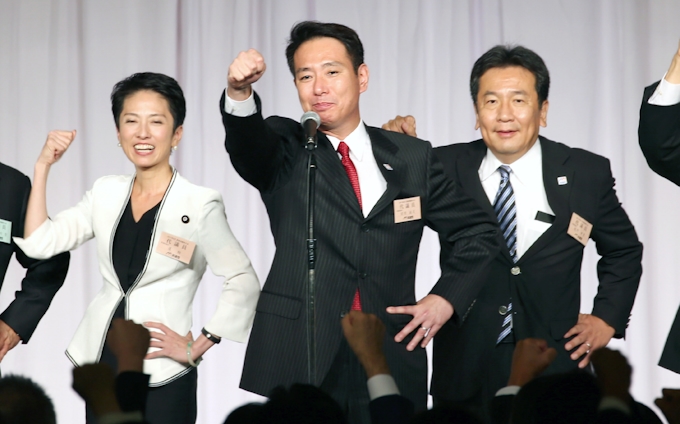 民進党新代表に前原氏 野党再編含みの船出 日本経済新聞