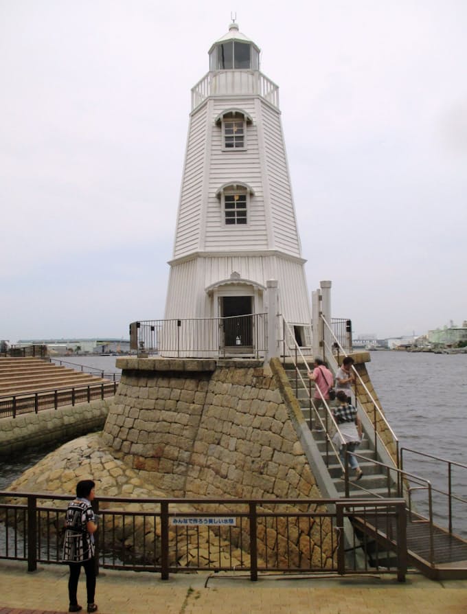 堺旧港 木造灯台や遊覧船 堺 観光都市への道 2 日本経済新聞