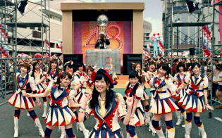 アイドルグループAKB48のヒット曲「恋するフォーチュンクッキー」は、ネット上に多くの関連動画がアップされている(C)AKS アイドルグループAKB48のヒット曲「恋するフォーチュンクッキー」は、ネット上に多くの関連動画がアップされている(C)AKS