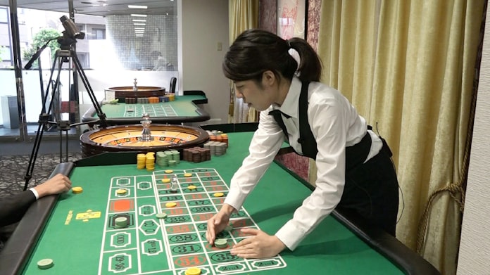 記者がトライ カジノディーラーになってみた 日本経済新聞