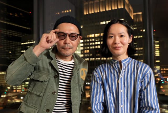 クリエイティブディレクターの鈴木哲也さん（左）とファッションスタイリストの清水奈緒美さん