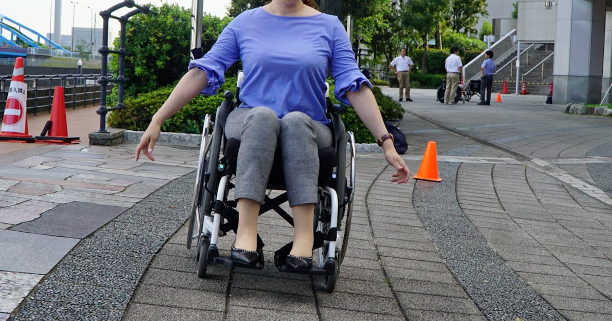 車椅子 斜面でも真っすぐ ヤマハ発 東大と共同開発 日本経済新聞