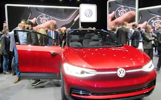 VWが公開したEV専用ブランド「I.D.」のコンセプトカー=11日、独フランクフルト（共同）