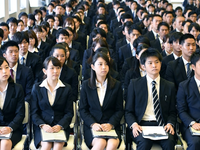 内定式 表情きりり 主要企業が一斉に 日本経済新聞 内定式 表情きりり 主要企業が一斉に 日本経済新聞