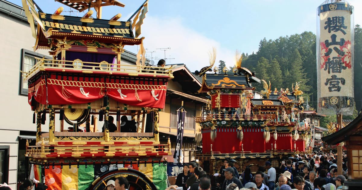 豪華屋台 観光客を魅了 岐阜で秋の高山祭始まる 日本経済新聞 豪華屋台 観光客を魅了 岐阜で秋の高山祭始まる 日本経済新聞