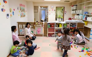 NPO法人「フローレンス」はアパート1階のテナントを改装して保育園にするなど工夫している（東京・品川）