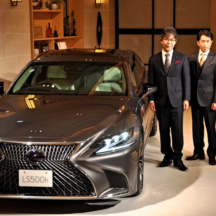 トヨタ レクサス新型ls発売 見た目はクーペ 後部席は広く 日本経済新聞 トヨタ レクサス新型ls発売 見た目はクーペ 後部席は広く 日本経済新聞