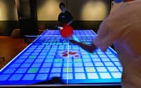 投影されたブロックの映像に球が当たると得点が入るデジタル卓球「PONG!PONG！」（東京都渋谷区のT4 TOKYO）