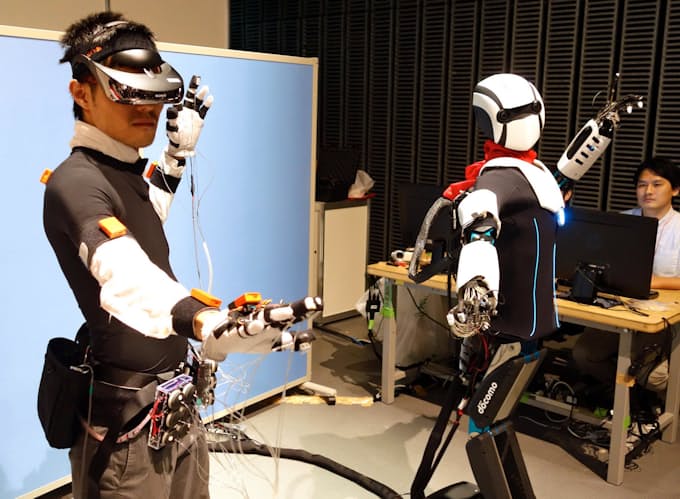 5gで人型ロボットを遠隔操作 Nttドコモ 日本経済新聞