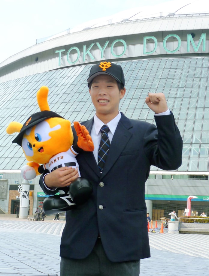 中大 鍬原 息の長い選手に 巨人1位指名 入団決定 日本経済新聞 中大 鍬原 息の長い選手に 巨人1位指名 入団決定 日本経済新聞