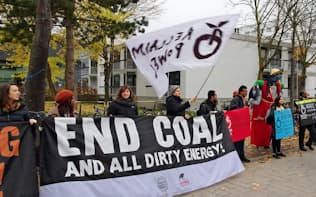 COP23の会場前では連日、石炭火力への抗議行動があった