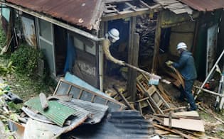 取り壊される木造の空き家（神奈川県内）