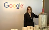 グーグル日本法人の本社移転を発表する米アルファベットのルース・ポラット最高財務責任者（17日午前、東京都渋谷区）