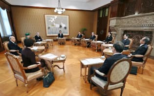 天皇退位 19年4月30日 政府が閣議決定 日本経済新聞