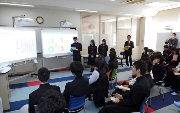 静岡県富士市立高校の生徒は東海財務局の職員と社会保障、教育の財政改革について話し合った