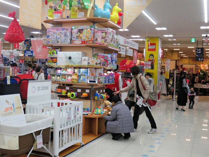 玩具 なぜかにぎわう家電量販店 遊び場目当ても 日本経済新聞 玩具 なぜかにぎわう家電量販店 遊び場目当ても 日本経済新聞