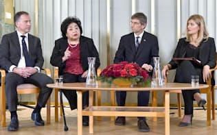 ノーベル平和賞の授賞式を前に、記者会見するサーロー節子さん（左から2人目）。右端はICANのベアトリス・フィン事務局長（9日、オスロ）=共同
