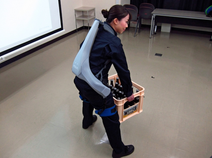 Atoun 軽量アシストスーツ発売 介護や物流現場向け 日本経済新聞