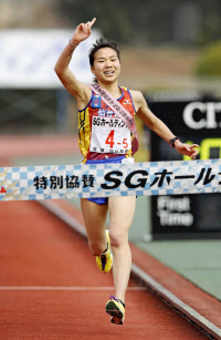 全国高校駅伝 仙台育英が女子優勝 23年ぶり3度目 写真 共同 日本経済新聞