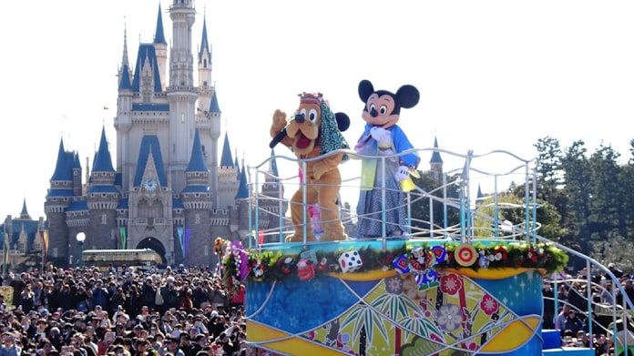東京ディズニー 年間パス初の値下げ 混雑日は使えず 日本経済新聞 東京ディズニー 年間パス初の値下げ 混雑日は使えず 日本経済新聞