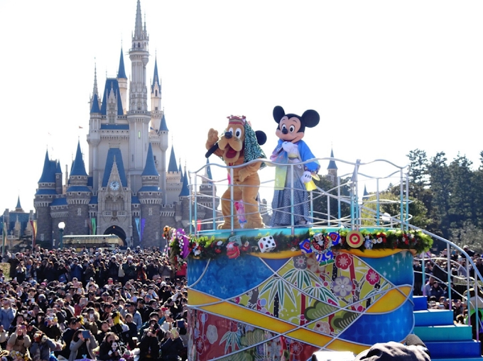 東京ディズニー 年間パスに使用不可日 初の値下げ 日本経済新聞
