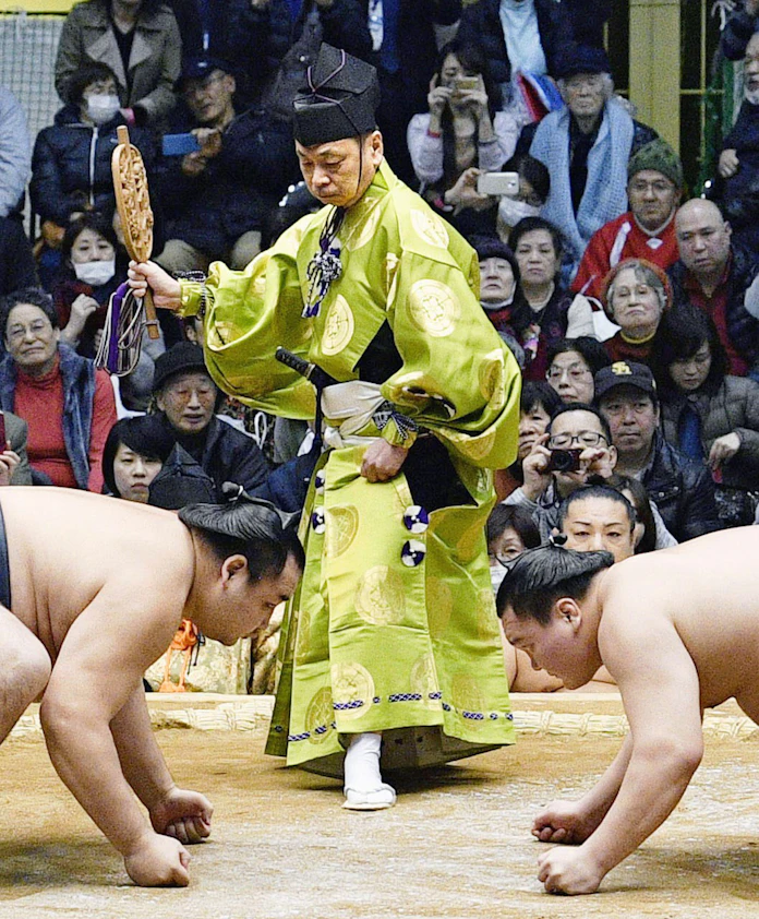 式守伊之助 セクハラで3場所出場停止 夏場所後に辞職 日本経済新聞 式守伊之助 セクハラで3場所出場停止 夏場所後に辞職 日本経済新聞