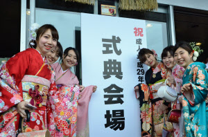 福岡市で成人式 9000人参加 世界股にかける大人に 日本経済新聞