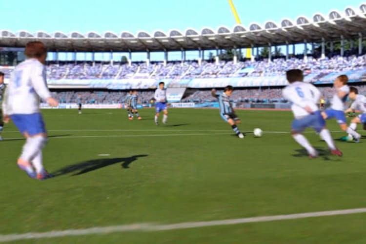 サッカー観戦は3dでピッチから 迫るボールに迫力 Nikkei Style サッカー観戦は3dでピッチから 迫るボールに迫力 Nikkei Style
