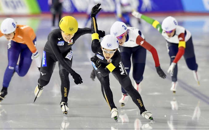 マススタート 五輪初採用の集団で滑る長距離種目 日本経済新聞 マススタート 五輪初採用の集団で滑る長距離種目 日本経済新聞