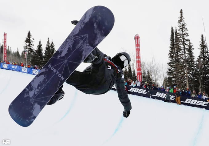 ハーフパイプ ジャンプの高さ 回転や着地を採点 日本経済新聞