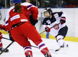 アイスホッケー女子 チェコに快勝 五輪壮行試合 写真 共同 日本経済新聞
