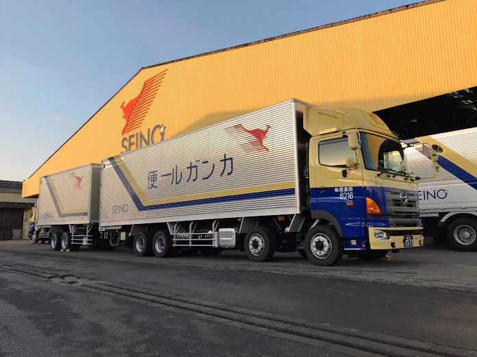 西濃 ダブル連結トラック導入 人手不足に対応 日本経済新聞 西濃 ダブル連結トラック導入 人手不足に対応 日本経済新聞