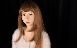 人間そっくりのロボット「エリカ」。対話も自然にできる(京都府精華町)=浦田晃之介撮影